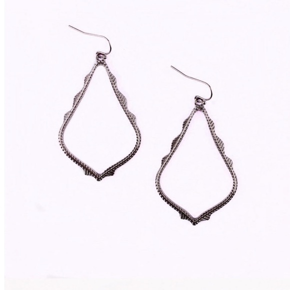 NEW 🌼 Gunmetal Teardrop frame drop earring - Picture 2 of 6